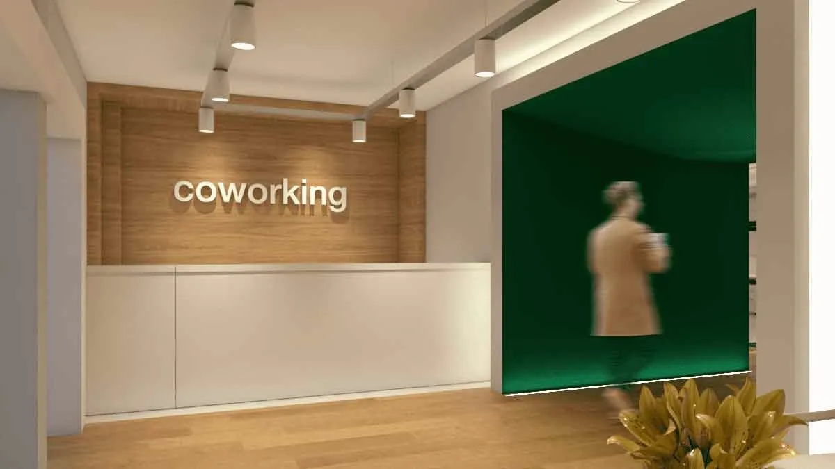 Recepção de coworking com portal verde e balcão de madeira